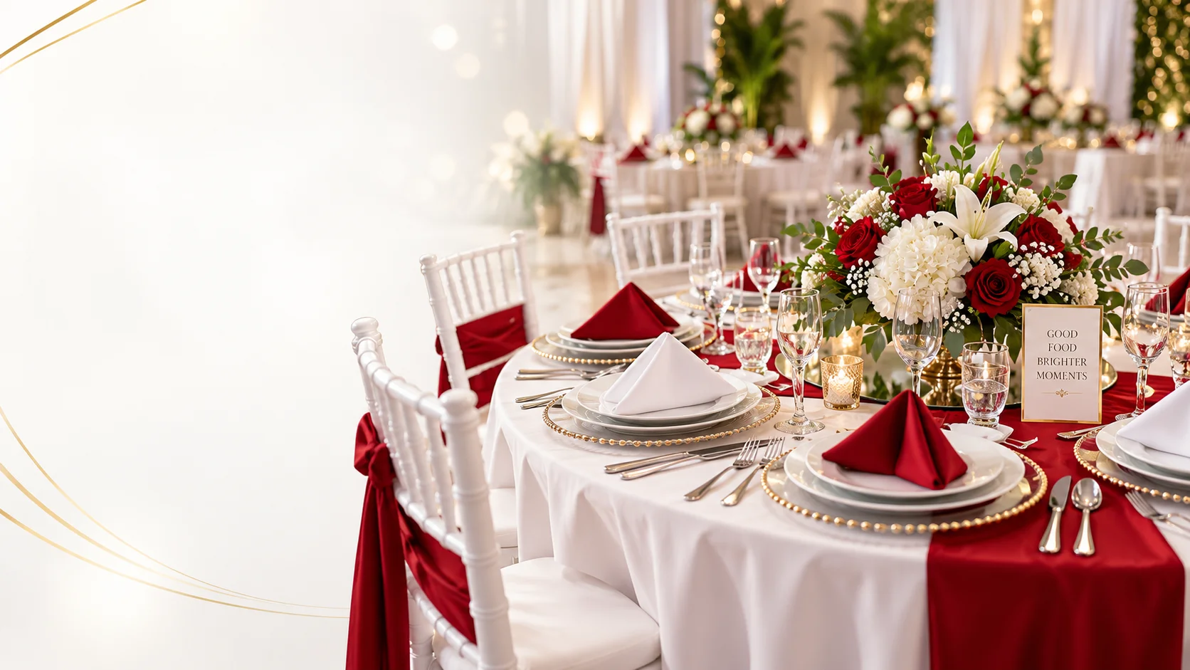 Montaje de banquete con flores blancas y rojas, vajilla y cristalería